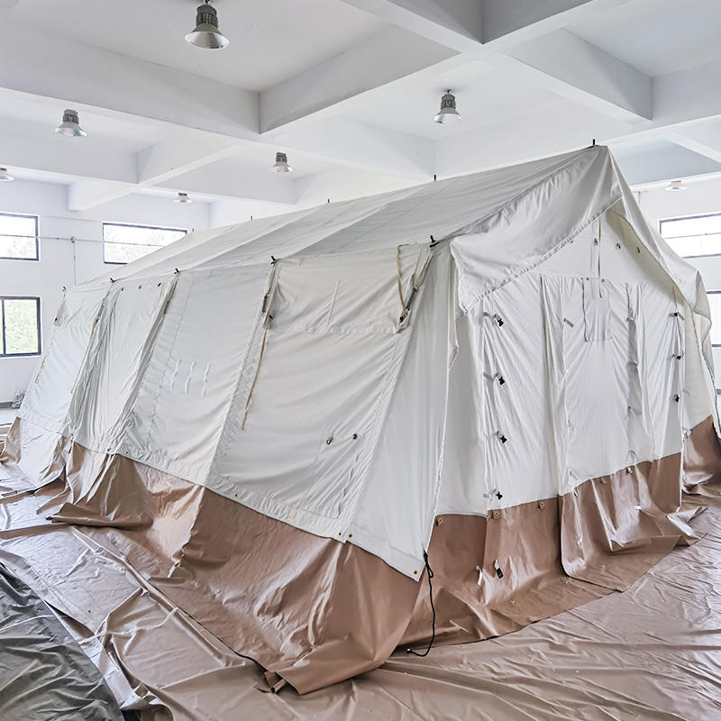 MSF/ICRC/IFRC Standard 45 m² monikäyttöinen teltta, jota käytetään koulunkäynnissä, toimistossa, klinikalla