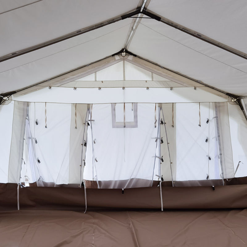 MSF/ICRC/IFRC Standard 45 m² monikäyttöinen teltta, jota käytetään koulunkäynnissä, toimistossa, klinikalla