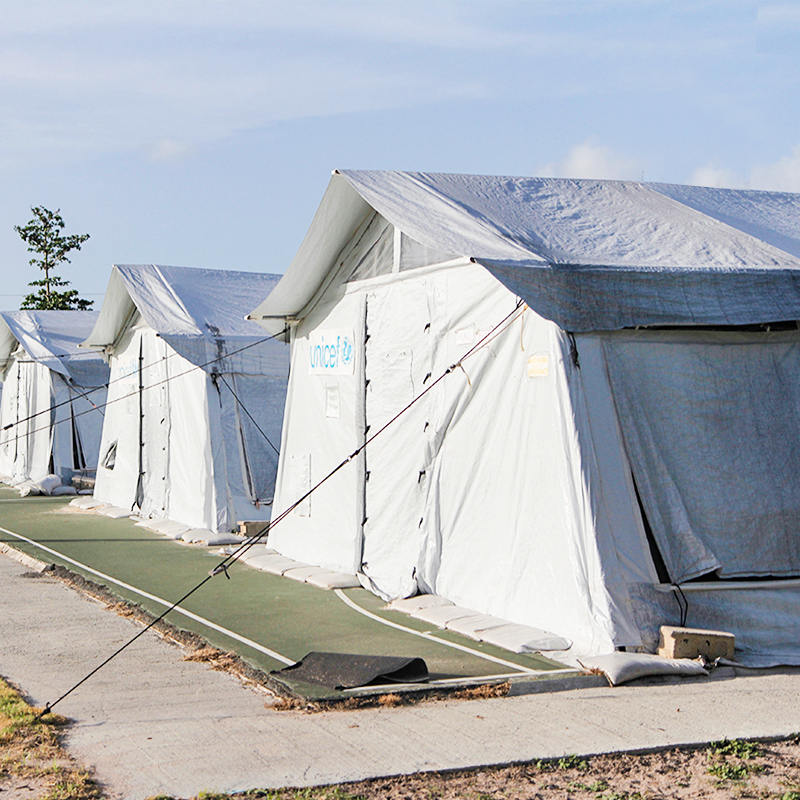 UNICEF Standard 72 m² monikäyttöinen napateltta, jota käytetään varastointiin, sairaalaan, lääkehoitoon, kouluun, toimistoon