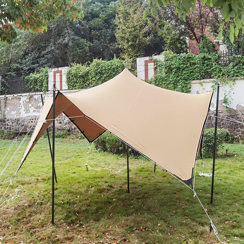 4,5 x 4,5 m ulkona toimiva pieni joustava telttateltta